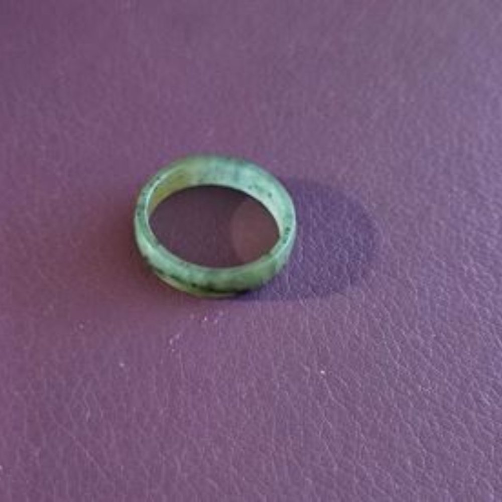 Jade ring - Picture 2 of 3